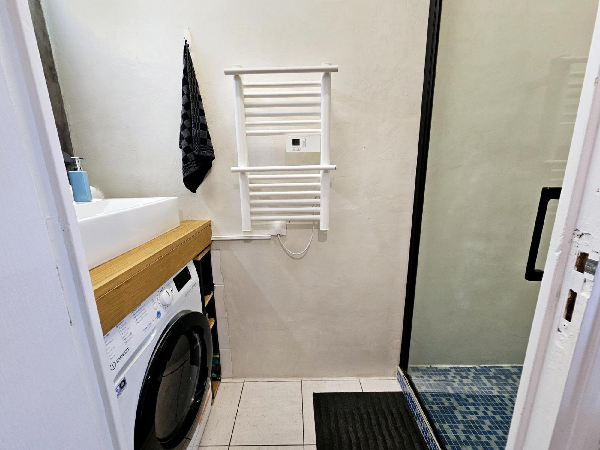 Refuge Urbain - Ideal Pro, Familles & Amis - Le Calme En Hypercentre - Wifi Debit - Netflix - Machine A Laver - Gare, Cathedrale, Commerces, Restaurants & Transports En Commun A Moins De 10 Minutes A Pied Apartment Reims