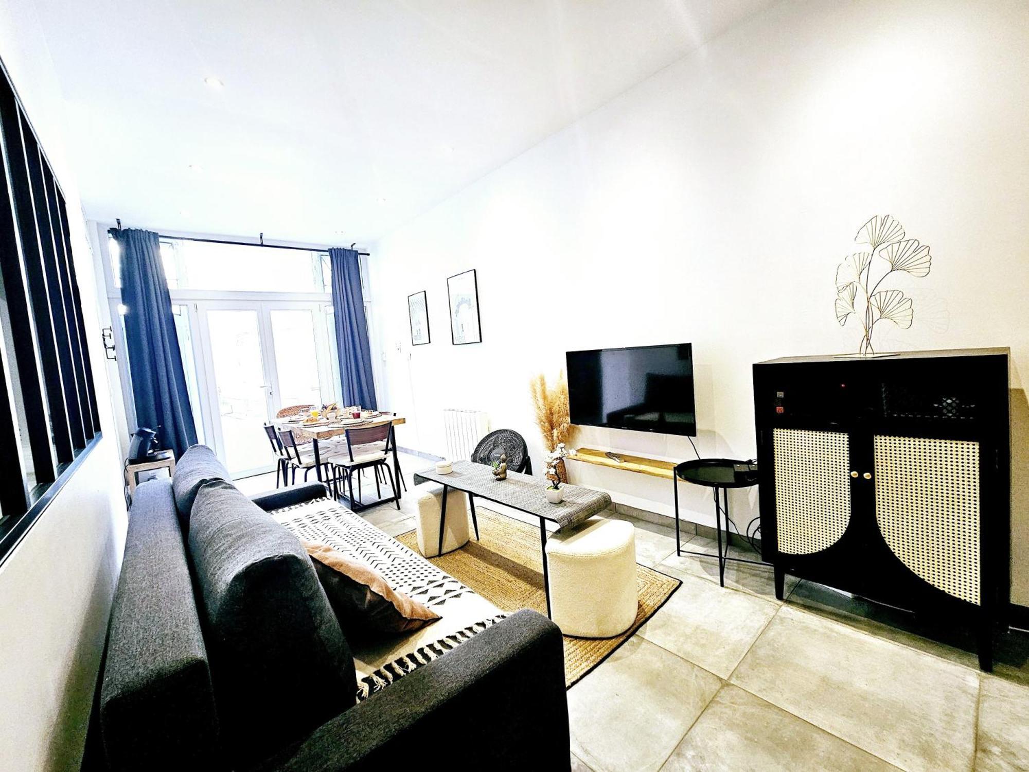 Apartment Refuge Urbain - Ideal Pro, Familles & Amis - Le Calme En Hypercentre - Wifi Debit - Netflix - Machine A Laver - Gare, Cathedrale, Commerces, Restaurants & Transports En Commun A Moins De 10 Minutes A Pied Reims